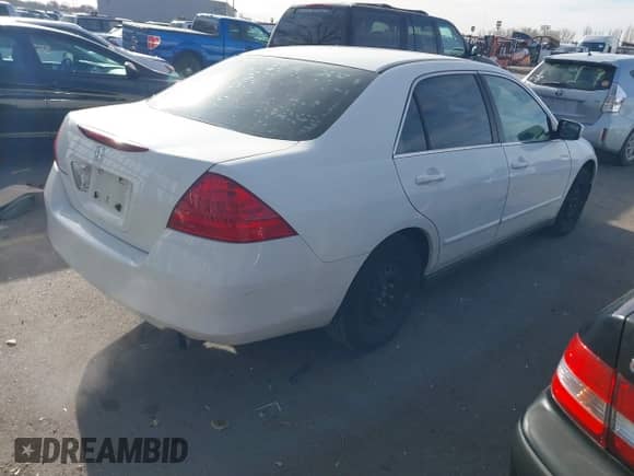 2007 Honda Accord LX с VIN 1HGCM55497A113736, выставлен на аукционе IAAI как лот 41294290 с пробегом 264 649 миль миль и . История ставок и продаж доступна на DreamBid. Изображение 4.