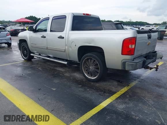 2013 Chevrolet Silverado 1500 LS z VIN 3GCPCREA3DG285970, wystawiony jako IAAI lot #43182821 z przebiegiem 289 384 mil mil oraz . Historia ofert i sprzedaży dostępna na DreamBid. Obrazek 3.