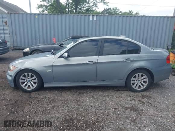 2006 BMW 3 Series 325i z VIN WBAVB13566KX44600, wystawiony jako IAAI lot #43036283 z przebiegiem 168 898 mil mil oraz . Historia ofert i sprzedaży dostępna na DreamBid. Obrazek 14.