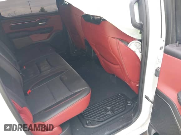 2025 Ram 1500 Rebel z VIN 1C6SRFLP9SN525209, wystawiony jako IAAI lot #42363389 z przebiegiem Nie podano mil oraz . Historia ofert i sprzedaży dostępna na DreamBid. Obrazek 8.