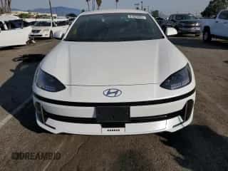 2023 Hyundai Ioniq 6 SEL z VIN KMHM34AA1PA034729, wystawiony jako Copart lot #81629683 z przebiegiem 756 mil mil oraz . Historia ofert i sprzedaży dostępna na DreamBid. Obrazek 5.