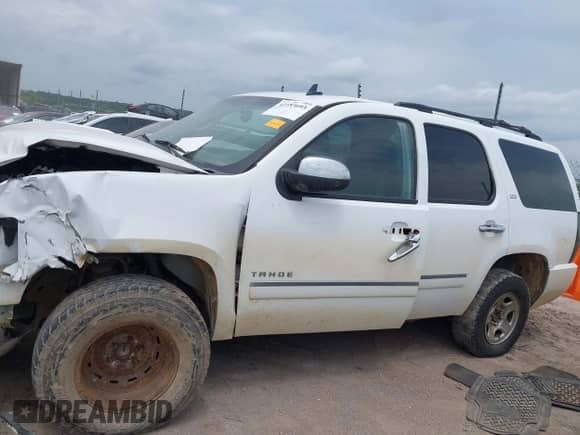 2012 Chevrolet Tahoe LTZ z VIN 1GNSCCE00CR197950, wystawiony jako IAAI lot #42393693 z przebiegiem 296 161 mil mil oraz . Historia ofert i sprzedaży dostępna na DreamBid. Obrazek 14.