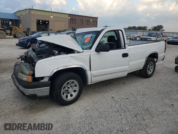 2005 Chevrolet Silverado 1500 с VIN 1GCEC14X35Z327120, выставлен на аукционе Copart как лот 82349105 с пробегом Не указан миль и Списание • Salvage title. История ставок и продаж доступна на DreamBid. Изображение 1.