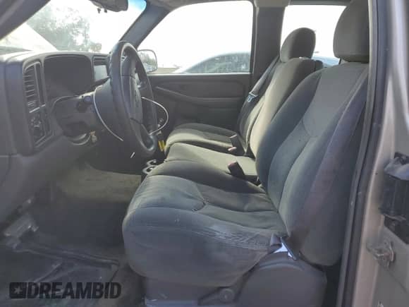 2004 Chevrolet Silverado 1500 z VIN 1GCEC19X14Z262601, wystawiony jako Copart lot #44553915 z przebiegiem 239 712 mil mil oraz Nie do naprawy • Non repairable. Historia ofert i sprzedaży dostępna na DreamBid. Obrazek 7.