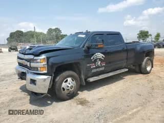 2018 Chevrolet Silverado 3500HD LT с VIN 1GC4KZCY1JF284528, выставлен на аукционе Copart как лот 59693665 с пробегом 301 957 миль миль и Списание • Salvage title. История ставок и продаж доступна на DreamBid. Изображение 1.