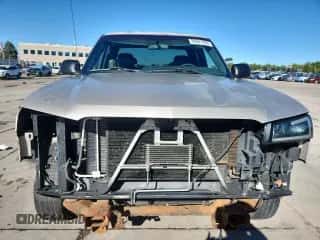 2004 Chevrolet Silverado 2500HD Work Truck z VIN 1GCHC29U44E386961, wystawiony jako Copart lot #80821835 z przebiegiem 215 642 mil mil oraz Szkoda całkowita • Salvage title. Historia ofert i sprzedaży dostępna na DreamBid. Obrazek 5.