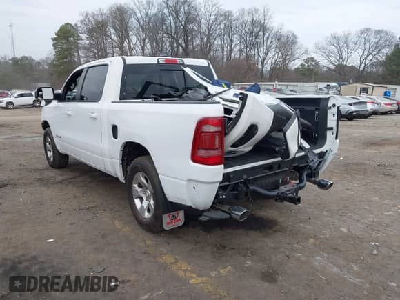 2024 Ram 1500 Big Horn z VIN 1C6SRFFT7RN125927, wystawiony jako IAAI lot #41519700 z przebiegiem 1 263 mil mil oraz . Historia ofert i sprzedaży dostępna na DreamBid. Obrazek 3.