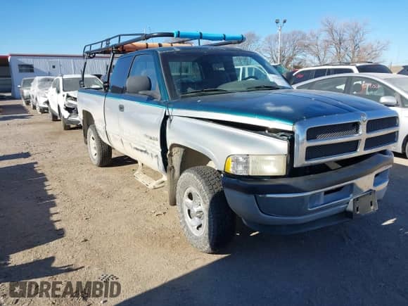 1998 Dodge 1500 с VIN 3B7HF12Z8WG178245, выставлен на аукционе IAAI как лот 41323628 с пробегом 126 097 миль миль и . История ставок и продаж доступна на DreamBid. Изображение 1.