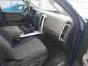 2011 Ram 1500 SLT z VIN 1D7RV1GT0BS537334, wystawiony jako IAAI lot #42969295 z przebiegiem 208 688 mil mil oraz . Historia ofert i sprzedaży dostępna na DreamBid. Obrazek 5.