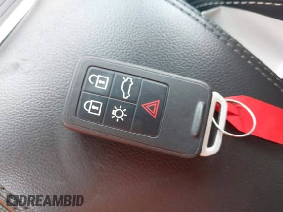 2018 Volvo S60 Dynamic с VIN YV140MTL8J2459839, выставлен на аукционе IAAI как лот 42993213 с пробегом 126 241 миль миль и . История ставок и продаж доступна на DreamBid. Изображение 11.