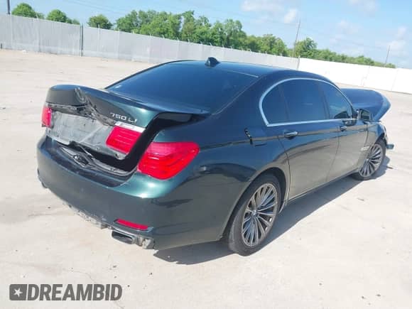 2011 BMW 7 Series 750Li z VIN WBAKB8C56BC852294, wystawiony jako IAAI lot #42844790 z przebiegiem Nie podano mil oraz . Historia ofert i sprzedaży dostępna na DreamBid. Obrazek 4.