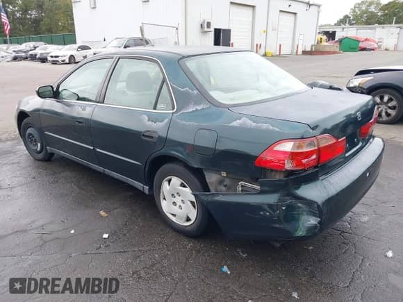 1998 Honda Accord LX z VIN 1HGCG1649WA044656, wystawiony jako IAAI lot #43286480 z przebiegiem 93 897 mil mil oraz . Historia ofert i sprzedaży dostępna na DreamBid. Obrazek 3.