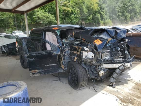 2016 Toyota Tacoma SR z VIN 5TFCZ5AN5GX030400, wystawiony jako Copart lot #65200005 z przebiegiem Nie podano mil oraz Czysty tytuł • Clean title. Historia ofert i sprzedaży dostępna na DreamBid. Obrazek 4.