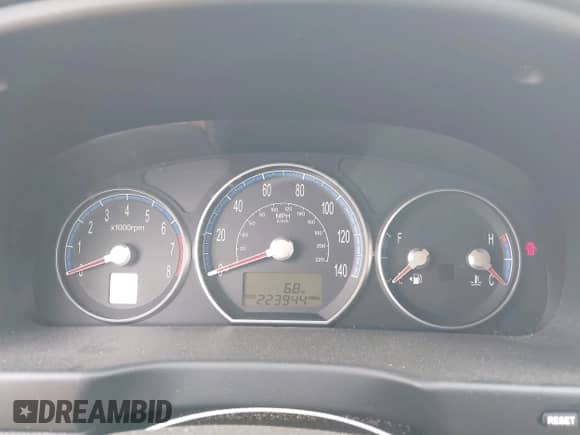 2007 Hyundai Santa Fe SE z VIN 5NMSH13E17H108474, wystawiony jako IAAI lot #43332855 z przebiegiem 223 944 mil mil oraz . Historia ofert i sprzedaży dostępna na DreamBid. Obrazek 7.