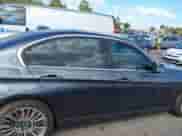 2013 BMW 3 Series 328i xDrive z VIN WBA3B3G56DNR81144, wystawiony jako IAAI lot #40620694 z przebiegiem 159 022 mil mil oraz . Historia ofert i sprzedaży dostępna na DreamBid. Obrazek 13.