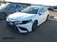 2023 Toyota Camry SE z VIN 4T1G11AK9PU754112, wystawiony jako IAAI lot #43452531 z przebiegiem 22 250 mil mil oraz . Historia ofert i sprzedaży dostępna na DreamBid. Obrazek 18.