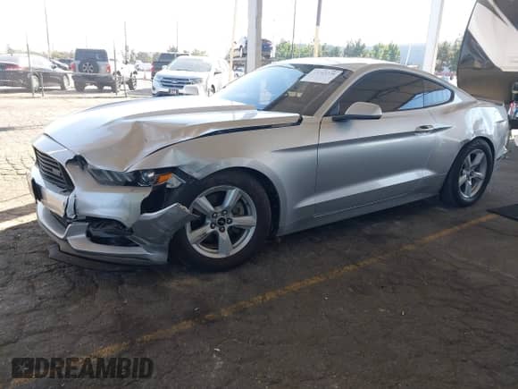 2016 Ford Mustang V6 z VIN 1FA6P8AM3G5206714, wystawiony jako IAAI lot #43283378 z przebiegiem 129 876 mil mil oraz . Historia ofert i sprzedaży dostępna na DreamBid. Obrazek 2.