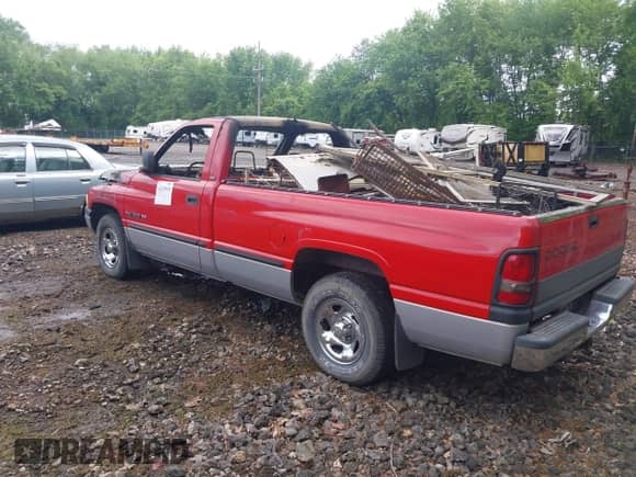 1998 Dodge 1500 с VIN 1B7HC16Y2WS732446, выставлен на аукционе IAAI как лот 42320958 с пробегом 56 137 миль миль и . История ставок и продаж доступна на DreamBid. Изображение 3.