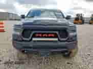 2020 Ram 1500 Rebel z VIN 1C6SRFLT6LN127034, wystawiony jako Copart lot #64791005 z przebiegiem 86 689 mil mil oraz Szkoda całkowita • Salvage title. Historia ofert i sprzedaży dostępna na DreamBid. Obrazek 5.