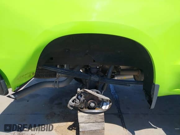 2022 Chevrolet Silverado 1500 RST z VIN 1GCUDEED7NZ585337, wystawiony jako IAAI lot #42092773 z przebiegiem 37 402 mil mil oraz . Historia ofert i sprzedaży dostępna na DreamBid. Obrazek 20.