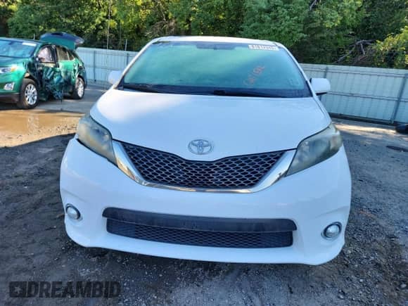 2013 Toyota Sienna SE with VIN 5TDXK3DC8DS362398, listed as a Copart auction lot 81812945 with 162,776 mi miles and Salvage title. Bid and sale history available at DreamBid. Image 5.