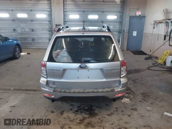 2013 Subaru Forester X z VIN JF2SHABC6DG424991, wystawiony jako IAAI lot #41638591 z przebiegiem 152 047 mil mil oraz . Historia ofert i sprzedaży dostępna na DreamBid. Obrazek 16.