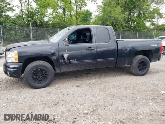 2009 Chevrolet Silverado 1500 LTZ z VIN 1GCEK39J89Z200663, wystawiony jako Copart lot #56285545 z przebiegiem 207 964 mil mil oraz Szkoda całkowita • Salvage title. Historia ofert i sprzedaży dostępna na DreamBid. Obrazek 1.