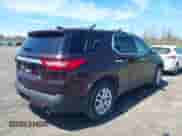 2018 Chevrolet Traverse LT Cloth z VIN 1GNEVGKW9JJ160415, wystawiony jako IAAI lot #42157331 z przebiegiem 101 144 mil mil oraz . Historia ofert i sprzedaży dostępna na DreamBid. Obrazek 4.