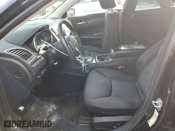 2018 Chrysler 300 Touring L с VIN 2C3CCAAG2JH253733, выставлен на аукционе Copart как лот 45125635 с пробегом 179 783 миль миль и Списание • Salvage title. История ставок и продаж доступна на DreamBid. Изображение 7.