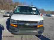 2020 Chevrolet Express Passenger LT z VIN 1GAZGPFG4L1209801, wystawiony jako IAAI lot #40992985 z przebiegiem 96 647 mil mil oraz . Historia ofert i sprzedaży dostępna na DreamBid. Obrazek 12.