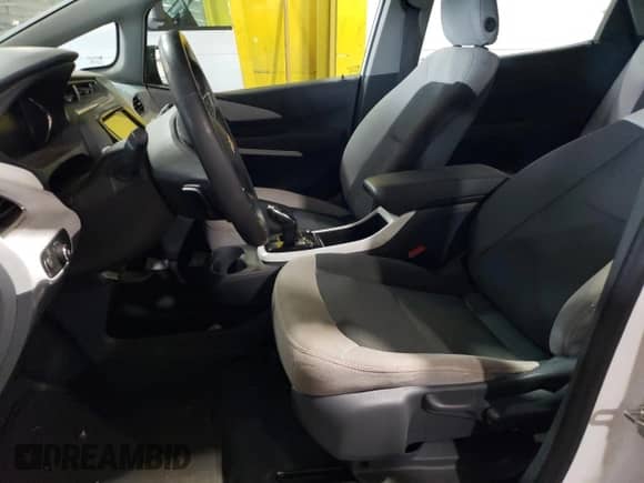 2017 Chevrolet Bolt EV LT z VIN 1G1FW6S03H4148746, wystawiony jako Copart lot #66823353 z przebiegiem Nie podano mil oraz . Historia ofert i sprzedaży dostępna na DreamBid. Obrazek 7.