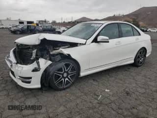 2013 Mercedes-Benz C 250 Sport с VIN WDDGF4HB1DG091454, выставлен на аукционе Copart как лот 83854285 с пробегом 144 297 миль миль и Списание • Salvage title. История ставок и продаж доступна на DreamBid. Изображение 1.