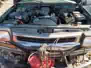 1996 Chevrolet Tahoe z VIN 3GNEK18R2TG107728, wystawiony jako Copart lot #80220555 z przebiegiem 176 207 mil mil oraz Czysty tytuł • Clean title. Historia ofert i sprzedaży dostępna na DreamBid. Obrazek 12.