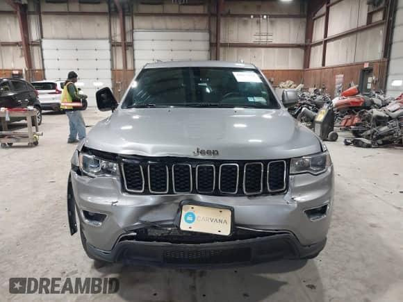 2017 Jeep Grand Cherokee 75th Anniversary z VIN 1C4RJFAGXHC749157, wystawiony jako IAAI lot #42017204 z przebiegiem 119 523 mil mil oraz . Historia ofert i sprzedaży dostępna na DreamBid. Obrazek 12.