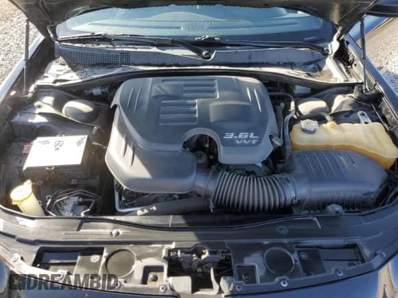 2017 Chrysler 300 S z VIN 2C3CCAGG8HH597228, wystawiony jako Copart lot #86149115 z przebiegiem 122 651 mil mil oraz Czysty tytuł • Clean title. Historia ofert i sprzedaży dostępna na DreamBid. Obrazek 11.