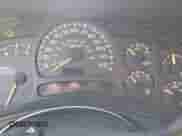 2005 Chevrolet Silverado 1500 LS z VIN 2GCEK13T051336111, wystawiony jako IAAI lot #42639214 z przebiegiem 224 915 mil mil oraz . Historia ofert i sprzedaży dostępna na DreamBid. Obrazek 7.