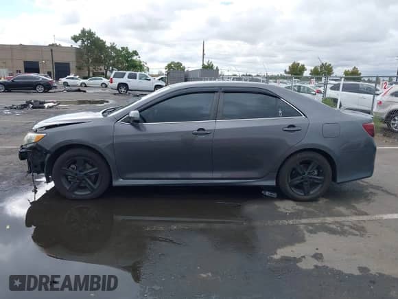 2013 Toyota Camry SE с VIN 4T1BF1FK6DU688134, выставлен на аукционе IAAI как лот 43369415 с пробегом 137 727 миль миль и . История ставок и продаж доступна на DreamBid. Изображение 15.