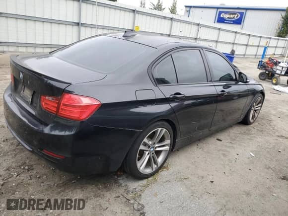 2013 BMW 3 Series 328i z VIN WBA3C1G5XDNR46107, wystawiony jako Copart lot #90363875 z przebiegiem 198 591 mil mil oraz Czysty tytuł • Clean title. Historia ofert i sprzedaży dostępna na DreamBid. Obrazek 3.