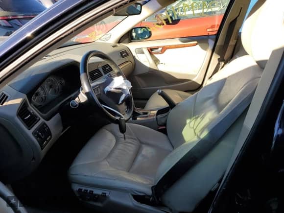 2007 Volvo S60 2.5L Turbo с VIN YV1RH592272604501, выставлен на аукционе Copart как лот 81914995 с пробегом 119 481 миль миль и Списание • Salvage title. История ставок и продаж доступна на DreamBid. Изображение 7.