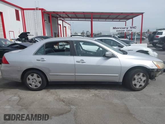2006 Honda Accord LX с VIN JHMCM56466C010594, выставлен на аукционе IAAI как лот 43077244 с пробегом 156 226 миль миль и . История ставок и продаж доступна на DreamBid. Изображение 13.