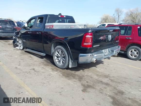2019 Ram 1500 Laramie z VIN 1C6SRFDTXKN545769, wystawiony jako IAAI lot #41969816 z przebiegiem 98 230 mil mil oraz . Historia ofert i sprzedaży dostępna na DreamBid. Obrazek 3.