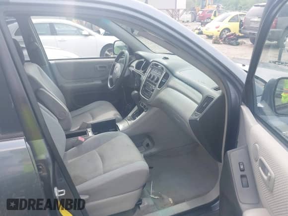 2007 Toyota Highlander with VIN JTEGW21AX70021363, listed as a IAAI auction lot 42217102 with 210,789 mi miles and . Bid and sale history available at DreamBid. Image 5.