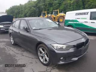 2015 BMW 3 Series 320i xDrive с VIN WBA3C3C56FK200968, выставлен на аукционе IAAI как лот 42597719 с пробегом 160 922 миль миль и . История ставок и продаж доступна на DreamBid. Изображение 1.