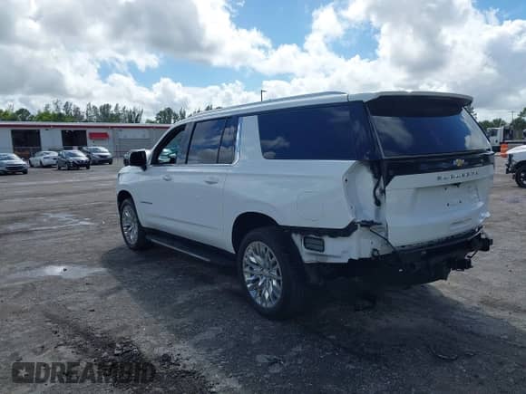 2025 Chevrolet Suburban LT with VIN 1GNS6CRD7SR160588, listed as a IAAI auction lot 43399440 with 57,689 mi miles and . Bid and sale history available at DreamBid. Image 3.