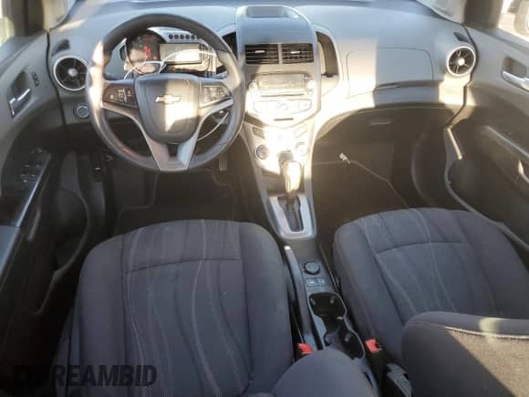 2014 Chevrolet Sonic LT z VIN 1G1JC5SH3E4221614, wystawiony jako Copart lot #84239695 z przebiegiem 161 081 mil mil oraz Szkoda całkowita • Salvage title. Historia ofert i sprzedaży dostępna na DreamBid. Obrazek 8.
