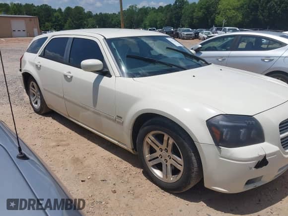 2005 Dodge Magnum RT with VIN 2D8GV58235H682377, listed as a IAAI auction lot 42572363 with 186,682 mi miles and . Bid and sale history available at DreamBid. Image 1.