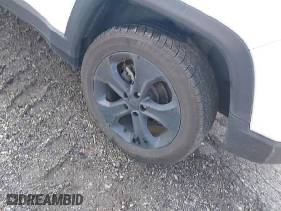 2019 Jeep Compass Latitude with VIN 3C4NJDBB2KT776516, listed as a IAAI auction lot 42635670 with 96,827 mi miles and . Bid and sale history available at DreamBid. Image 11.