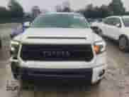 2017 Toyota Tundra SR5 z VIN 5TFDW5F19HX643513, wystawiony jako Copart lot #90463945 z przebiegiem 84 013 mil mil oraz Szkoda całkowita • Salvage title. Historia ofert i sprzedaży dostępna na DreamBid. Obrazek 5.