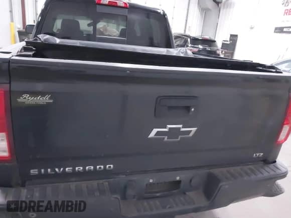 2017 Chevrolet Silverado 1500 LTZ z VIN 3GCUKSEJ3HG382718, wystawiony jako IAAI lot #41426789 z przebiegiem 145 620 mil mil oraz . Historia ofert i sprzedaży dostępna na DreamBid. Obrazek 16.