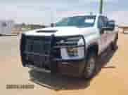 2021 Chevrolet Silverado 2500HD Work Truck z VIN 1GC1YLE70MF136474, wystawiony jako IAAI lot #42192171 z przebiegiem 123 759 mil mil oraz . Historia ofert i sprzedaży dostępna na DreamBid. Obrazek 2.